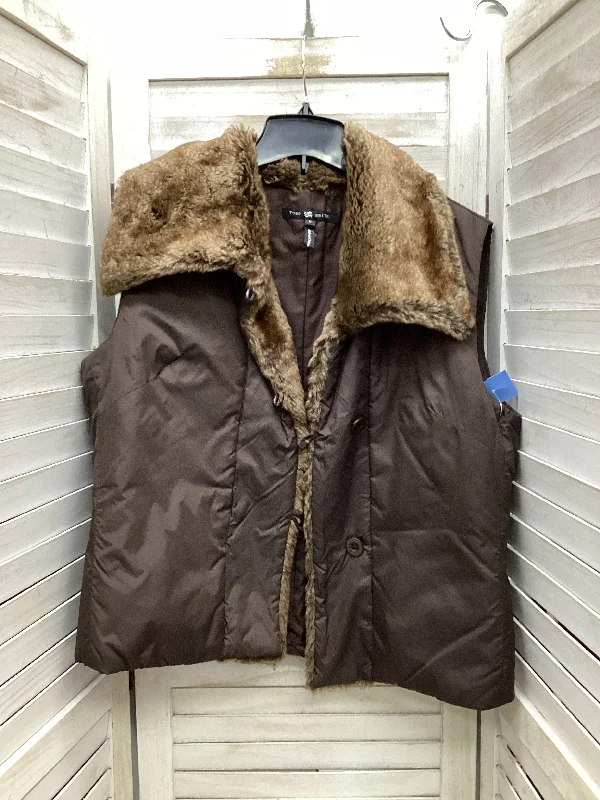 Vest Faux Fur & Sherpa By Clothes Mentor In Brown, Size: L